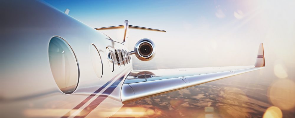 prosenor-seguros-clientes-privados Business travel concept.Generic design of white luxury private jet flying in blue sky at sunset.Uninhabited desert mountains on the background.Horizontal, flares effect. 3D rendering.